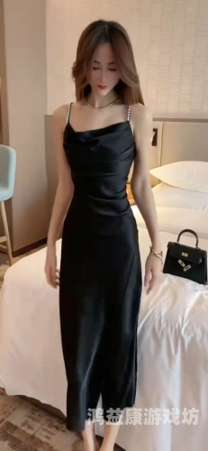 时尚与文化的完美融合，精品国产制服丝袜高跟的崛起黑色缎面真丝吊带开叉连衣裙