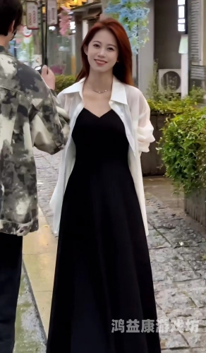 时尚与文化的完美融合，精品国产制服丝袜高跟的崛起黑色缎面真丝吊带开叉连衣裙