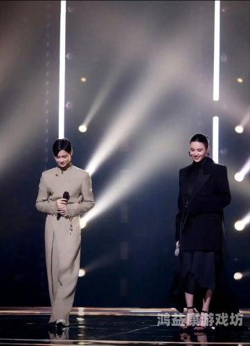 李宇春薛凯琪脱鞋比身高？网友热议，身高不是问题，才华才是关键！李宇春和薛之谦