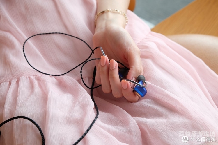 伊人久久大香线蕉AV专区性呦，探讨网络内容监管与用户责任