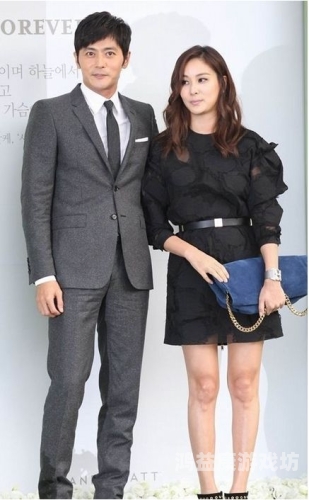 制服丝袜人妻另类手机版，揭秘背后的文化与争议