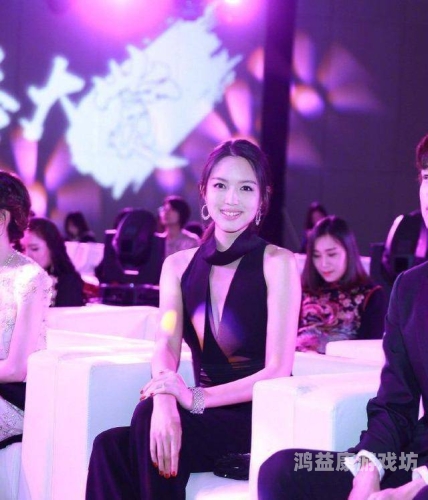 丝袜、中出、制服、人妻、美腿，时尚与文化的多重解读