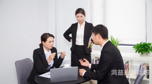 国产同事露脸对白在线视频，职场沟通新趋势，真实互动更高效