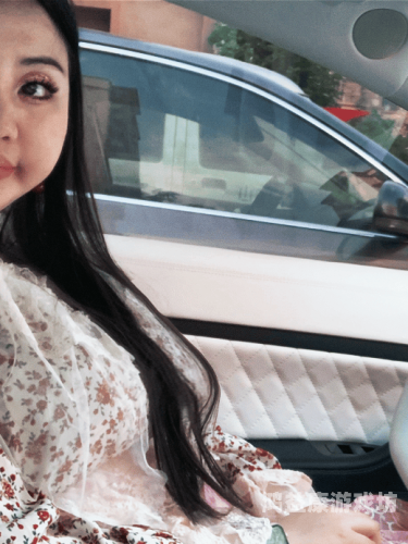 丁婷婷，从默默无闻到网络红人的蜕变之路