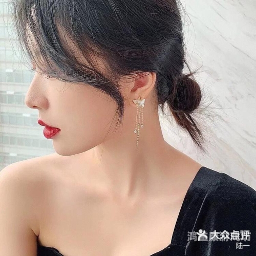 亚洲国产青草衣衣一二三区，探索自然与时尚的完美结合无人在线观看免费高清电视剧狂飙