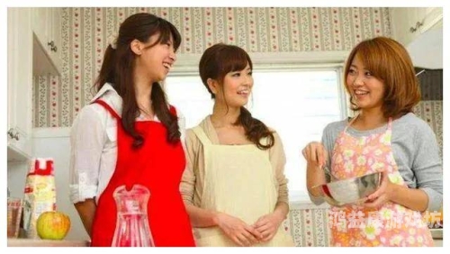 日本人妻最新在线中，揭秘日本家庭主妇的日常生活与文化