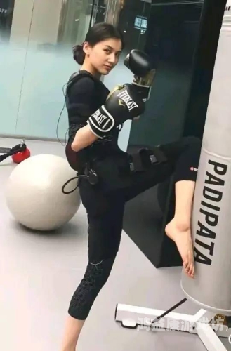 日本精品人妻久久久久久日本精品人妻文化探秘，长久婚姻背后的情感与智慧