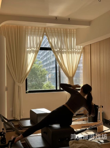 翘臀后进少妇白嫩大屁股水蜜桃在线播放生活方式，如何通过锻炼塑造完美臀部曲线