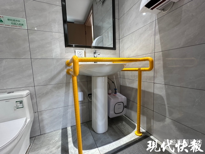 久久公共厕所精品