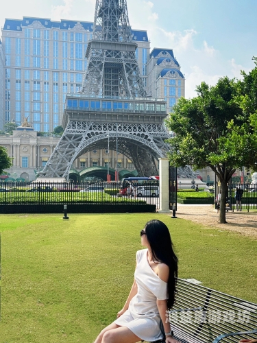 自拍偷在线精品自拍偷解锁在线自拍新姿势，偷窥精彩瞬间