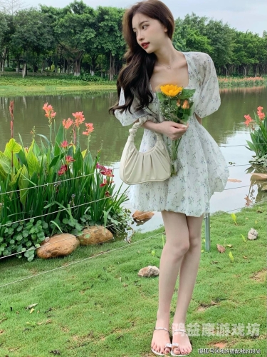 身材苗条美女露脸露逼逼毛浓浓尿尿厕所里尿尿正面白大白腚视频美女露脸视频曝光，身材苗条，白腚诱惑