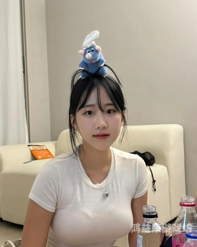 大胸少妇自慰，流水的缠绵与无尽的呻吟