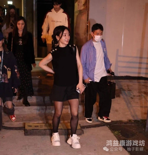 扒丝袜pisiwa久久久久扒丝袜背后的秘密，Pisiwa久久久久背后的角色设定与新闻资讯